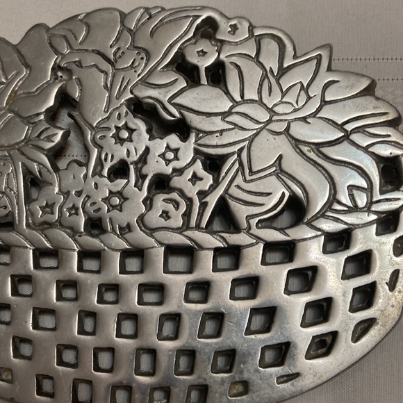 Vintage Trivet- Pewter Kitchen Footed Trivet -EUC - Picture 2 of 5